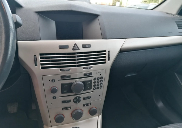 Opel Astra cena 14900 przebieg: 200000, rok produkcji 2008 z Gniezno małe 191